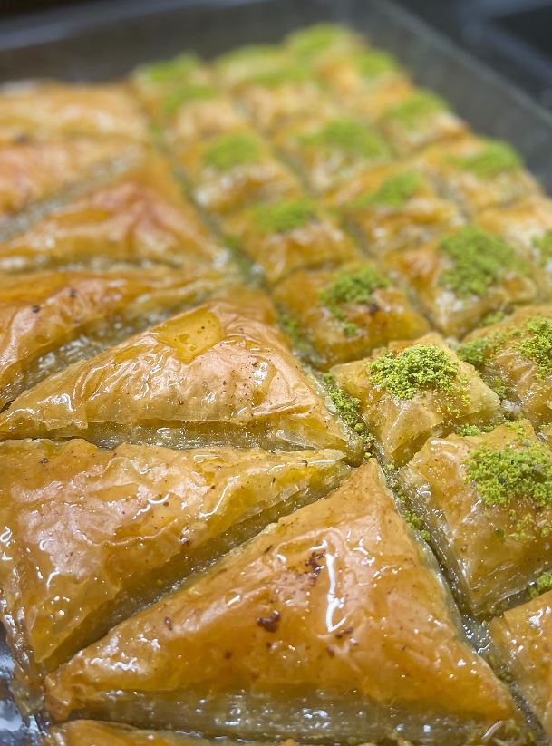 Baklava Yufkasından İki Çeşit Tatlı