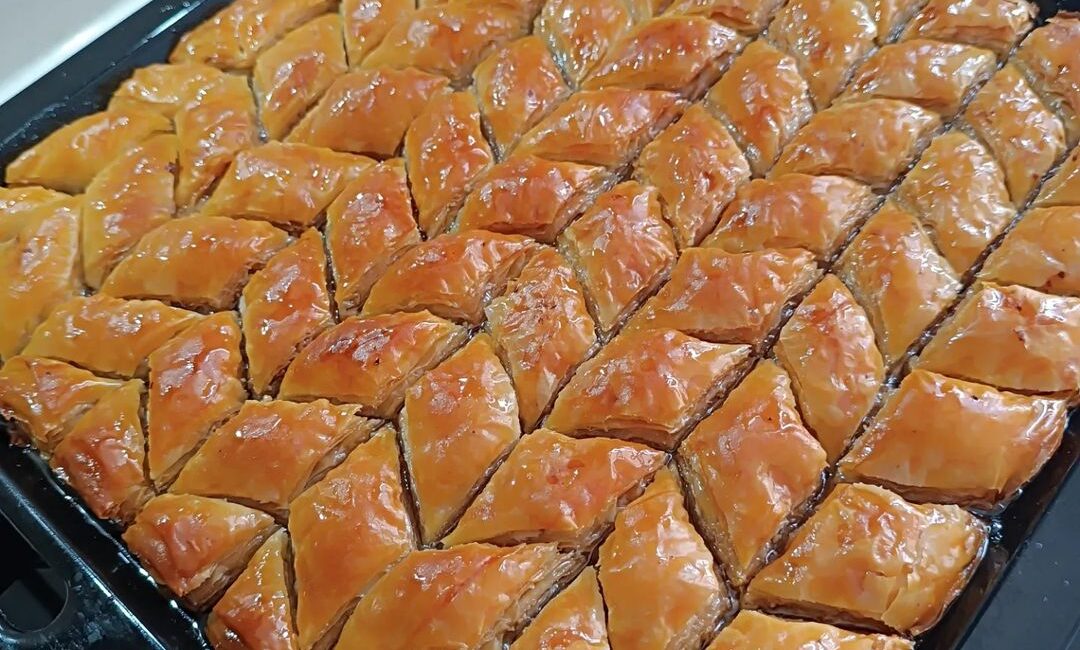 BAKLAVA Gerekli malzemeler Hamuru