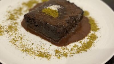Islak kek browni lezzetinde 3 adet yumurta 1 su bardağı