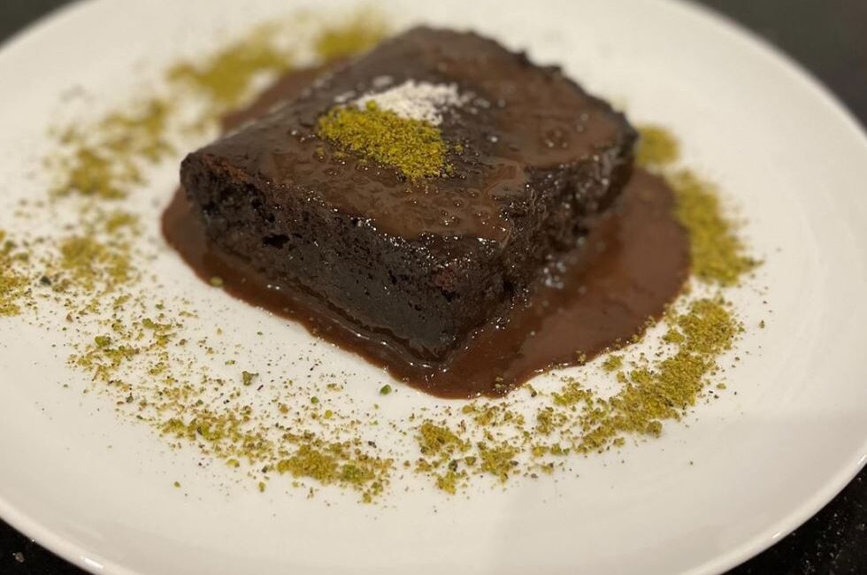 Islak kek browni lezzetinde