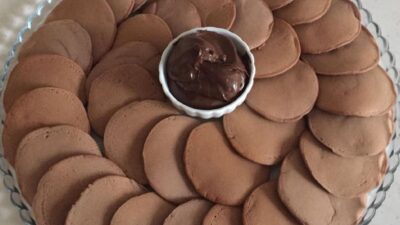 Ev Yapımı Kakaolu Pankek Tarifi Malzemeler: 1.5 su bardağı un