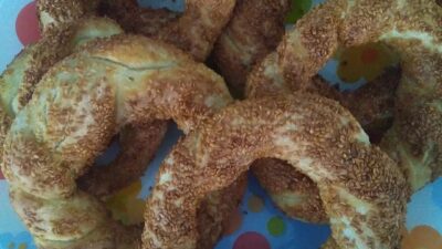 Simit….. 5sb un 1paket maya 1yk şeker 2tatli kaşığı tuz