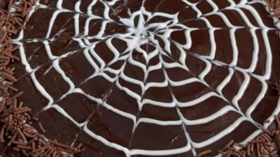 Soslu Tart Kek 2 yumurta 1 çay bardağı süt (kulplu