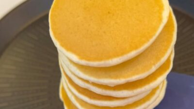 Yumuşacık Pankek Tarifi Malzemeleri 2 adet yumurta 2 yemek kaşığı