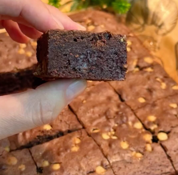 ÇİKOLATALI BROWNİ Malzemeler 3