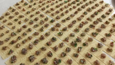 Mantı Malzemeler :2 bezelik 2 yumurta 1 çay bardağı su