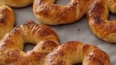 Kat Kat Börek EN BASİT YÖNTEMLE KAT KAT BÖREK TARİFİ Malzemeler 1 tatlı