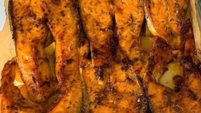 Somon Balığı Malzemeler: sosu için; 1 tatlı kaşığı toz kırmızı