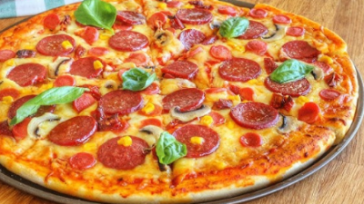 40 Yıllık Ustasından Pizza Hamuru Usta pizzacıların yıllardır sürdürdüğü incecik,