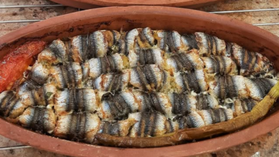 HAMSİ SARMA Malzemeler: 500 gram hamsi 1 adet orta boy