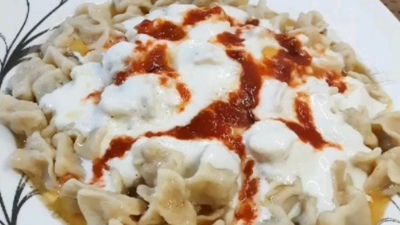 MANTI Hamur İçin Malzemeler: 3 adet yumurta 1,5 su bardağı