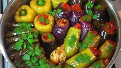 Karışık Dolma Kıymalı Karışık Dolma Tarifi İçin Malzemeler 500 gr dolmalık biber