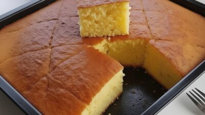 10 Dakikada Kek 10 Dakikada Kek Malzemeler: 3 adet yumurta (oda sıcaklığında) 1