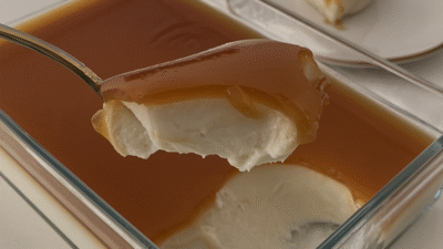 KARAMELLİ TAVUK GÖĞSÜ TARİFİ KARAMELLİ TAVUK GÖĞSÜ TARİFİ Malzemeler; 125 gr tereyağı 1 su