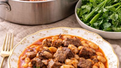 Bol Etli Kuru Fasulye Tarifi Malzemeler (6 kişilik) 3 su