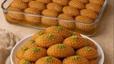 Geleneksel Türk mutfağının en sevilen şerbetli tatlılarından kalburabastı, dışı kıyır