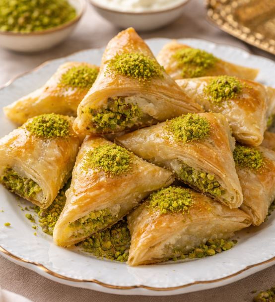 Şöbiyet Tatlısı Tarifi (Kremalı, Bol Antep Fıstıklı) Şöbiyet Tatlısı Nedir?