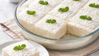 Bulut Tatlısı Bulut Tatlısı (Yuvarlak Borcam – 26-28 cm) Malzemeler Alt taban