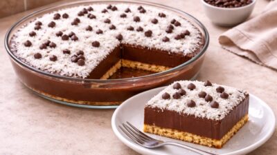 Çikolatalı Bulut Tatlısı Çikolatalı Bulut Tatlısı (Yuvarlak borcam – 26-28 cm) Malzemeler Taban: