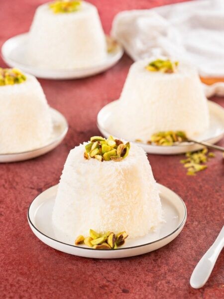 Beyaz Fincan Tatlısı Beyaz Fincan Tatlısı (Hindistan Cevizli) – 4-6 adet Malzemeler 1