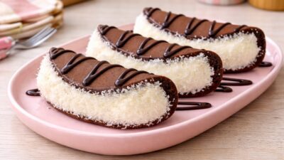 Hindistan Cevizli Gelin Çantası Pastası Tarifi 10/12 Adet Kek için: