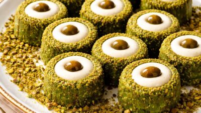 Yeşil Göz Tatlısı Yeşil Göz Tatlısı (8–10 adet) Muhallebisi için: 2 su bardağı