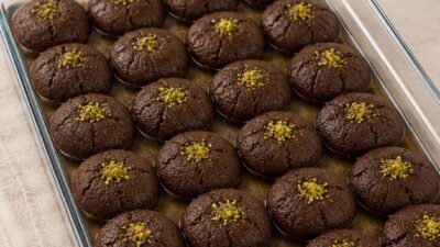 Kakaolu Şekerpare Tarifi Hamuru İçin 125 gram tereyağı (oda sıcaklığında)
