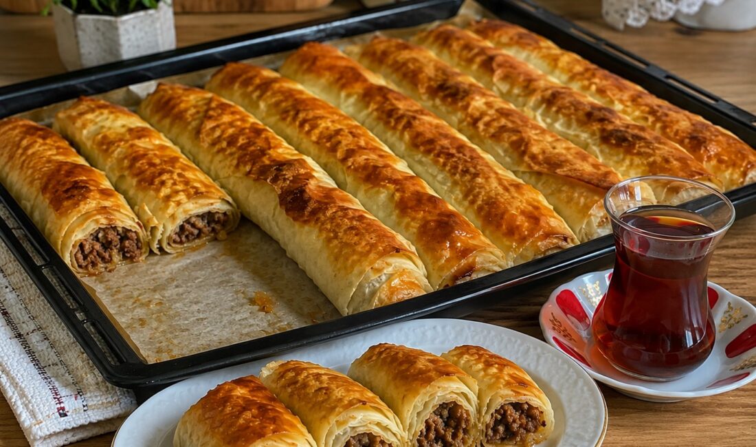 Fırın Tepsisinde Kıymalı Kol Böreği (1 Büyük Tepsi) Malzemeler Börek
