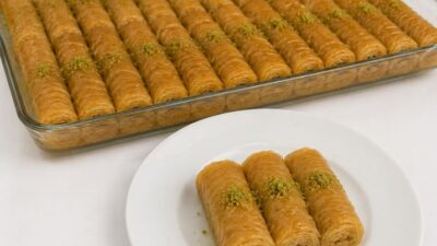 Şerbetli Fatih Sarması Tarifi Malzemeler Tatlı için: 20 adet baklavalık