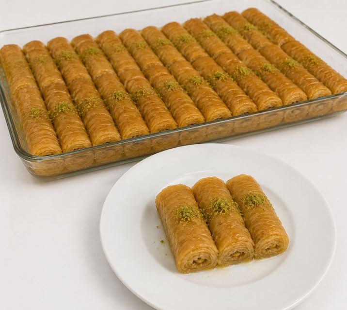 Şerbetli Fatih Sarması Tarifi Malzemeler Tatlı için: 20 adet baklavalık