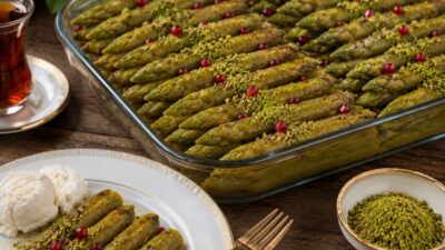 Kuşkonmaz Görünümlü Antep Fıstıklı Tatlı Malzemeler Hamuru İçin 125 g