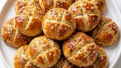 Limonlu Köy Kurabiyesi Tarifi Limonlu Köy Kurabiyesi TarifiMalzemeler:2 adet yumurta1,5 su bardağı toz şeker1