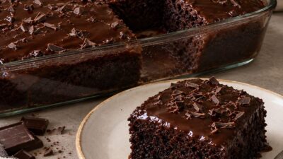 Browni Islak Kek Tarifi Bol Çikolatalı ve Tam Kıvamında Brownie ıslak kek tarifi, yoğun